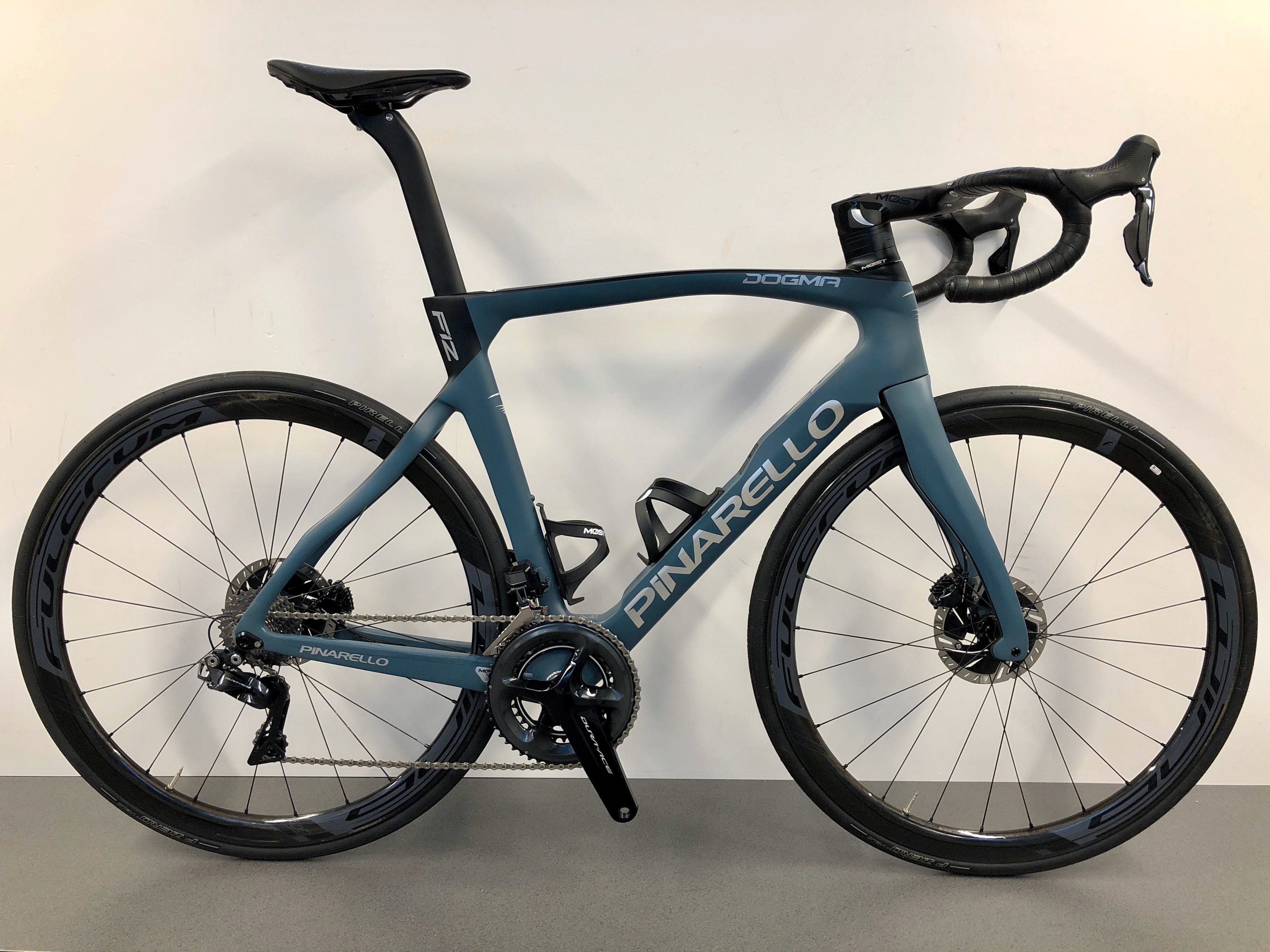 pinarello dogma f12 vertigo blue